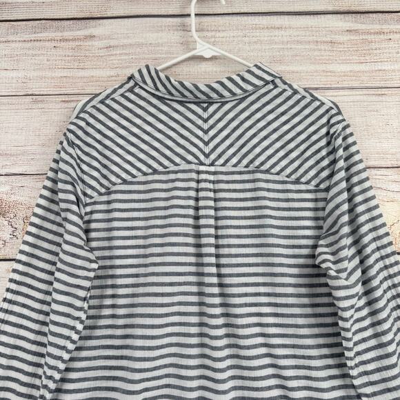 Mountain Hardwear Striped Tie Front Blouse Women's Size Large Gray/White - Picture 4 of 15
